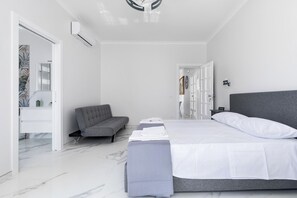 3 bedrooms, iron/ironing board, Internet
