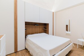 3 habitaciones y tabla de planchar con plancha 