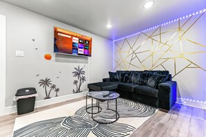 Smart TV - Trendy Dallas Retreat 2 Miles to Deep Ellum Arts (Dallas)