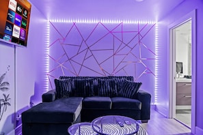Smart TV - Trendy Dallas Retreat 2 Miles to Deep Ellum Arts (Dallas)