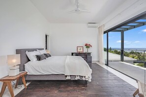 Vil·la de luxe, 5 dormitoris, piscina privada, vistes al mar | Planxa i posts de planxar, wifi gratuïta i roba de llit