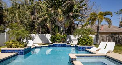 Sleeps 8_2K,1Q, 2T, Pool, Pickleball, Beach &River