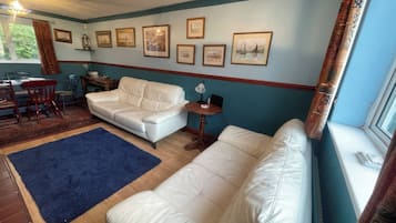 Cottage | Living area