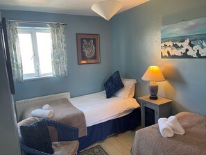 Cottage | 3 bedrooms, individually decorated, individually furnished, free WiFi - 11 Penygroes (Holyhead)