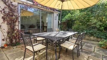 تناول الطعام بالخارج