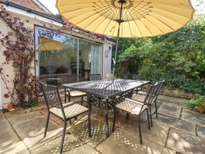 Outdoor dining - Ivy Cottage (Colchester)