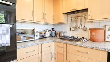 Cookware/dishes/utensils