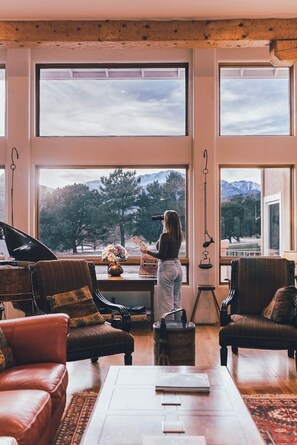 Lobby - Pikes Peak Place: Relaxing Oasis w/Mtn Views (Colorado Springs)