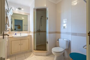 Shower, towels