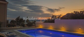 Holiday Home Ferias in Makarska for 6 - Private Pool, Parking, BBQ & Fast Wi-Fi