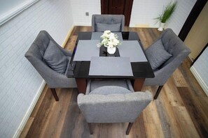 Deluxe Apartment, Balcony, City View | Dining room