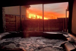 Banyera d'hidromassatge a l'aire lliure