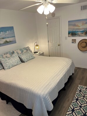 1 bedroom, iron/ironing board, free WiFi, bed sheets - Clean, affordable, and spacious 1 bedroom on Okaloosa Island, Florida. (Fort Walton Beach)