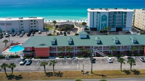 A hotel with a swimming pool, a beach view, and a parking lot. - 1 bedroom on Okaloosa Island FtWalton1 minute walk to the beach. Clean,spacious. (Fort Walton Beach)