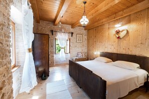 3 chambres, bureau, Wi-Fi gratuit, draps fournis