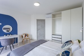 4 bedrooms, desk, free WiFi, bed sheets