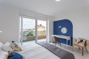 4 bedrooms, desk, free WiFi, bed sheets