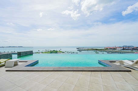 Kolam renang outdoor