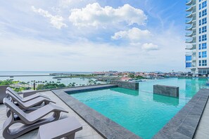 Outdoor pool - The Sands by Wynwood House (Panama City)