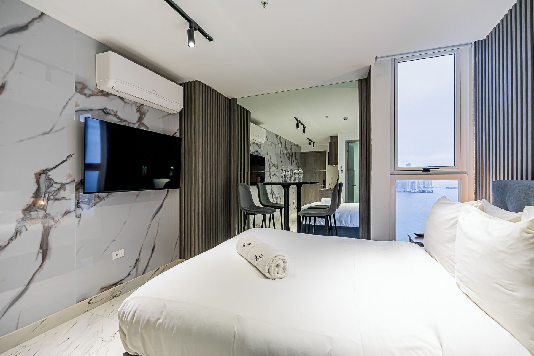 1 habitación, tabla de planchar con plancha, wifi gratis y ropa de cama 