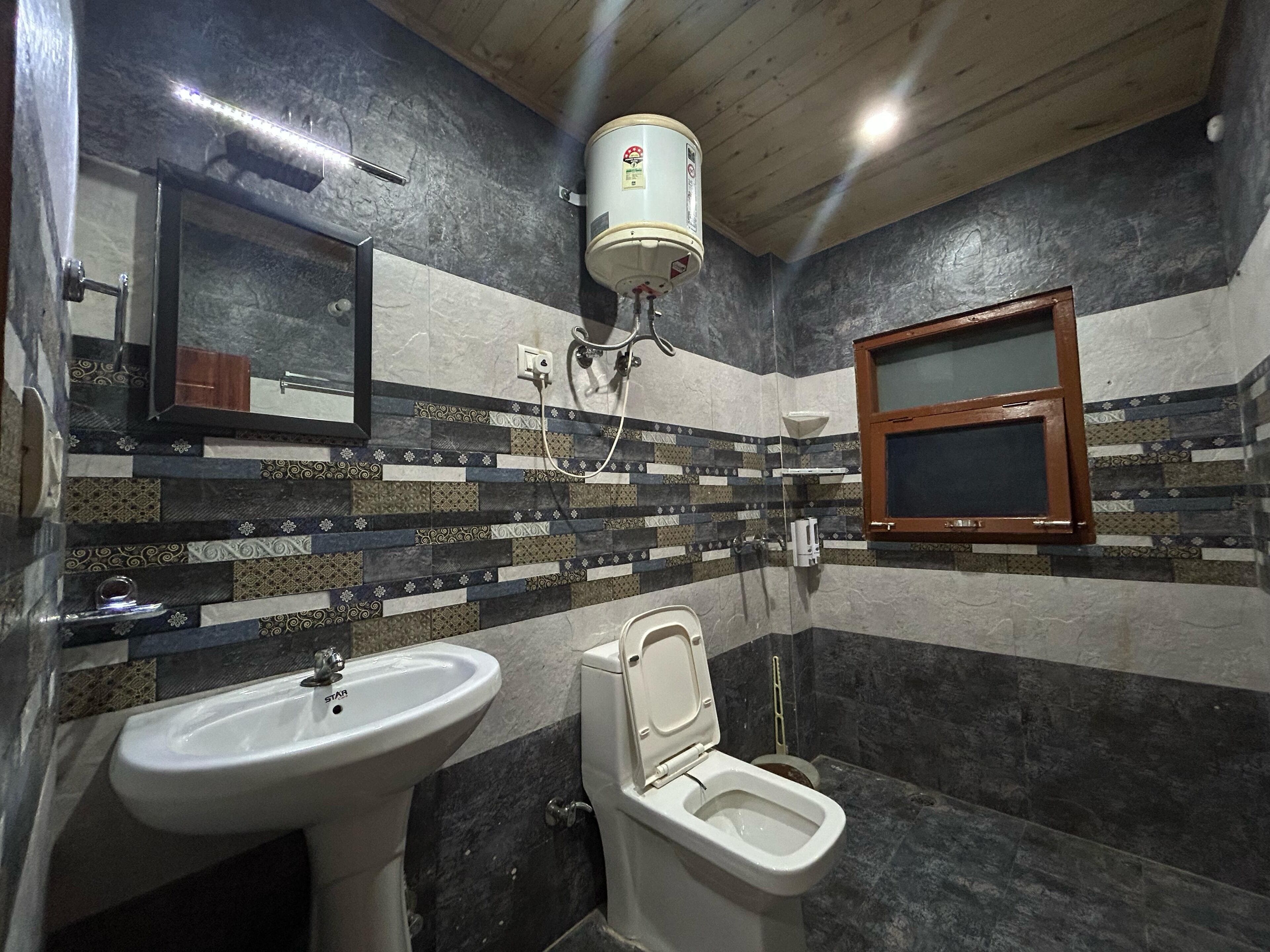 Classic Double Room, Balcony, City View | Bathroom | Free toiletries, slippers, towels, soap