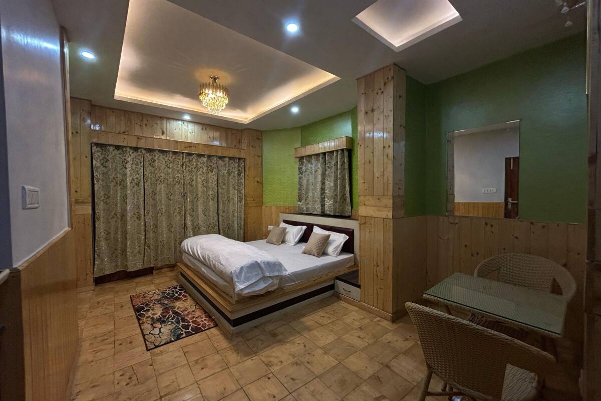 Deluxe Double Room, Balcony, City View | 1 bedroom, laptop workspace, blackout drapes, iron/ironing board