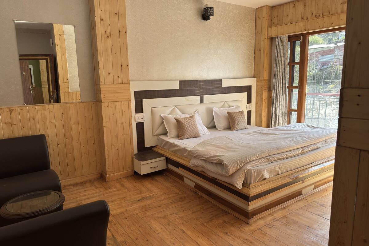 Classic Double Room, Balcony, City View | 1 bedroom, laptop workspace, blackout drapes, iron/ironing board