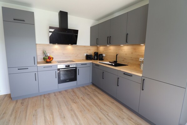 Kühlschrank, Ofen, Herdplatte, Geschirrspüler