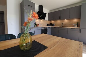 Kühlschrank, Ofen, Herdplatte, Geschirrspüler