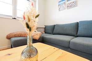 Fernseher, Bücher, Stereoanlage