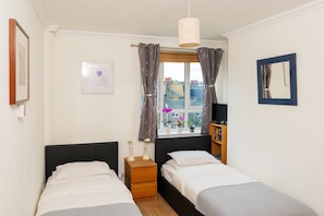 2 chambres, fer et planche à repasser, Wi-Fi gratuit, draps fournis