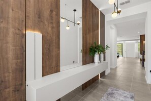 Interior - 9 Bedrooms/ 6.5 Bathrooms/ Solara (2318 SR) (Kissimmee)