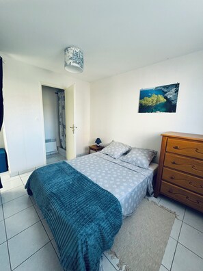 3 chambres, fer et planche à repasser, lit parapluie, Wi-Fi