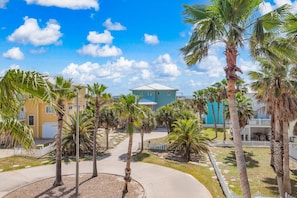 Property grounds - Palm Breeze - Ocean Views, Golf Cart, Game Room! (Port Aransas)
