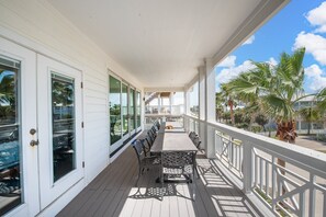 Hus - flera sängar - uteplats (Palm Breeze) | Restaurang utomhus