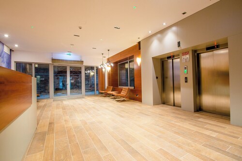 Waterlane Island Deluxe 5B by GrandApart