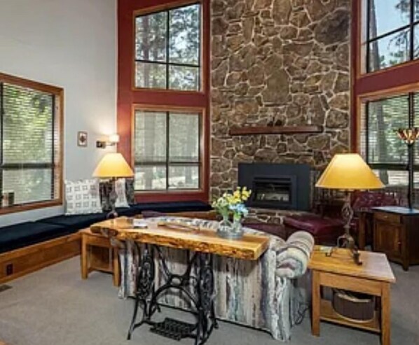 Smart TV, fireplace, table tennis
