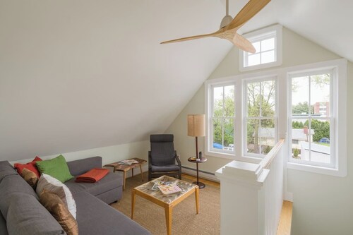 Sunny 3-Bedroom Apartment with Park and Lake View - Fully Registered & Licensed