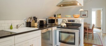 Sunny 3-Bedroom Apartment with Park and Lake View - Fully Registered & Licensed