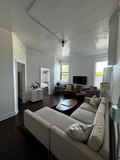 Charming 2-bedroom apartment in marvelous Chewelah with AC, WiFi