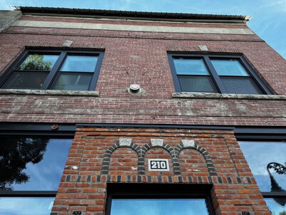 Charming 2-bedroom apartment in marvelous Chewelah with AC, WiFi