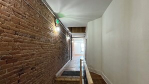 A staircase with wooden steps and a brick wall on one side. - Charming 2-bedroom apartment in marvelous Chewelah with AC, WiFi (Chewelah)