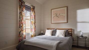 3 bedrooms, iron/ironing board, travel crib, free WiFi