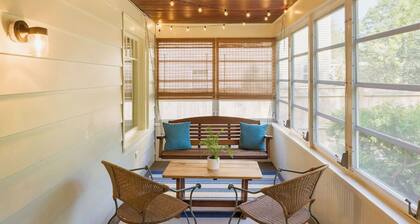 Charming 1930 Bungalow near Park & Beaches - Fully Registered & Licensed