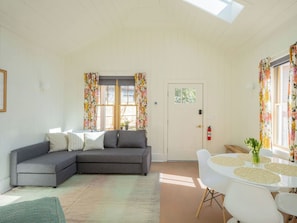 Interior - Bungalow + 3 Cottages, Whole Estate Sleeps 20 (Burlington)