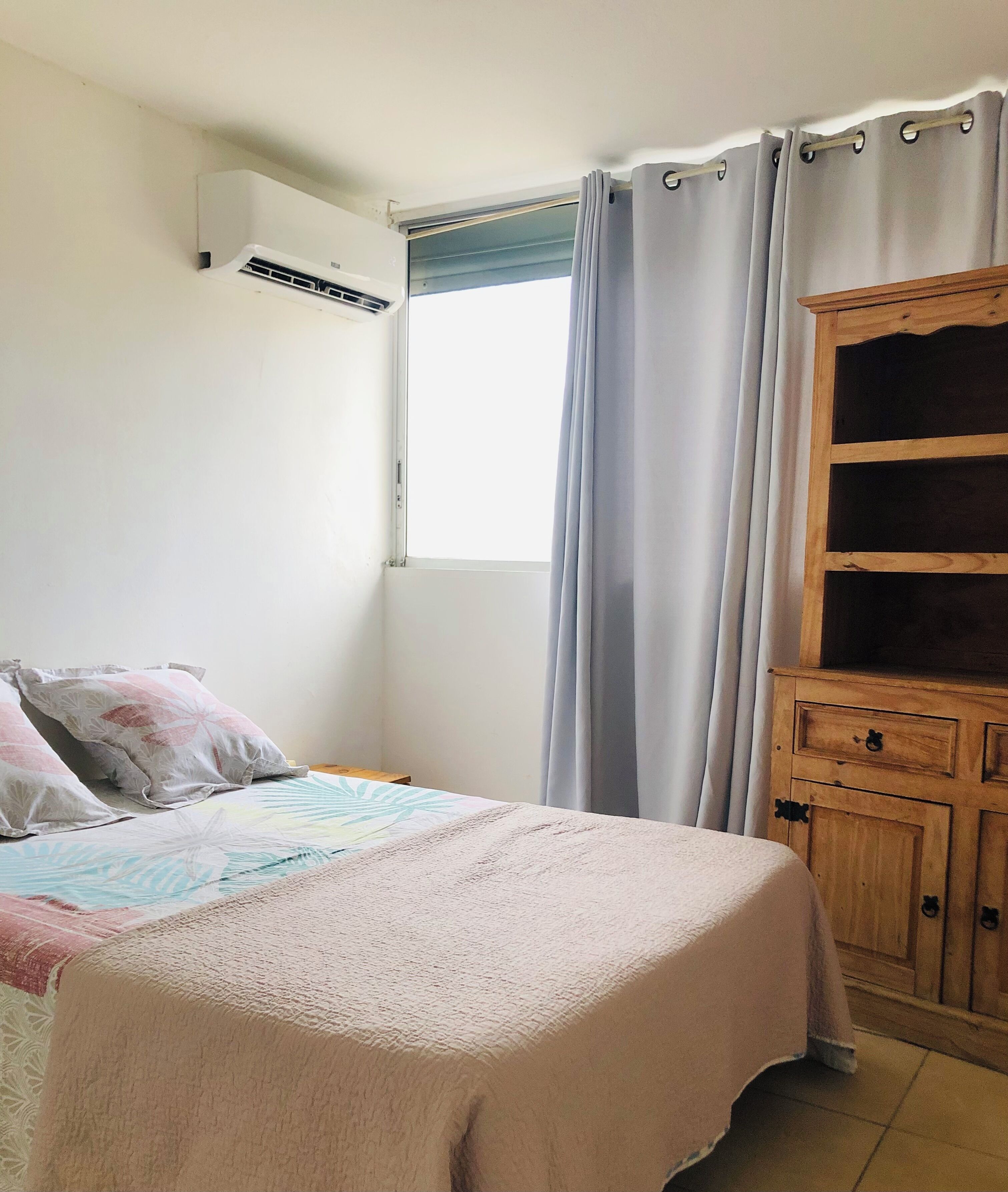 3 chambres, fer et planche à repasser, Wi-Fi, draps fournis