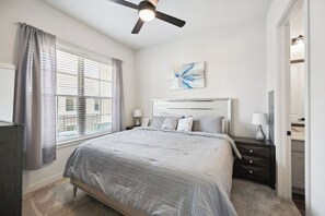 1 bedroom, desk, iron/ironing board, travel cot - Luxe 1BD Pool Beltline Rd Addison ADD113 (Addison)