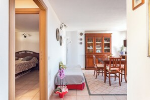 2 bedrooms, bed sheets