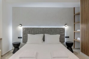 1 chambre, système d’insonorisation, fer et planche à repasser