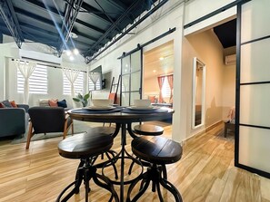 デザイン アパートメント | 客室内のダイニングエリア